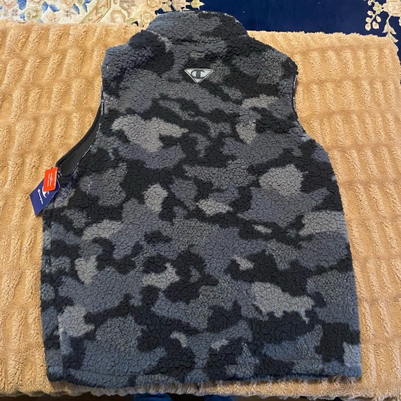 NWT - Champion Cozy Sherpa High Pile Mesh Camo Zipup Vest (Standard Fit) - Picture 3 of 14